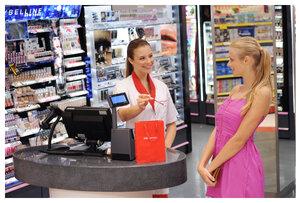 Rossmann Manufaktura Kasjerka i Klientka 2 .jpg