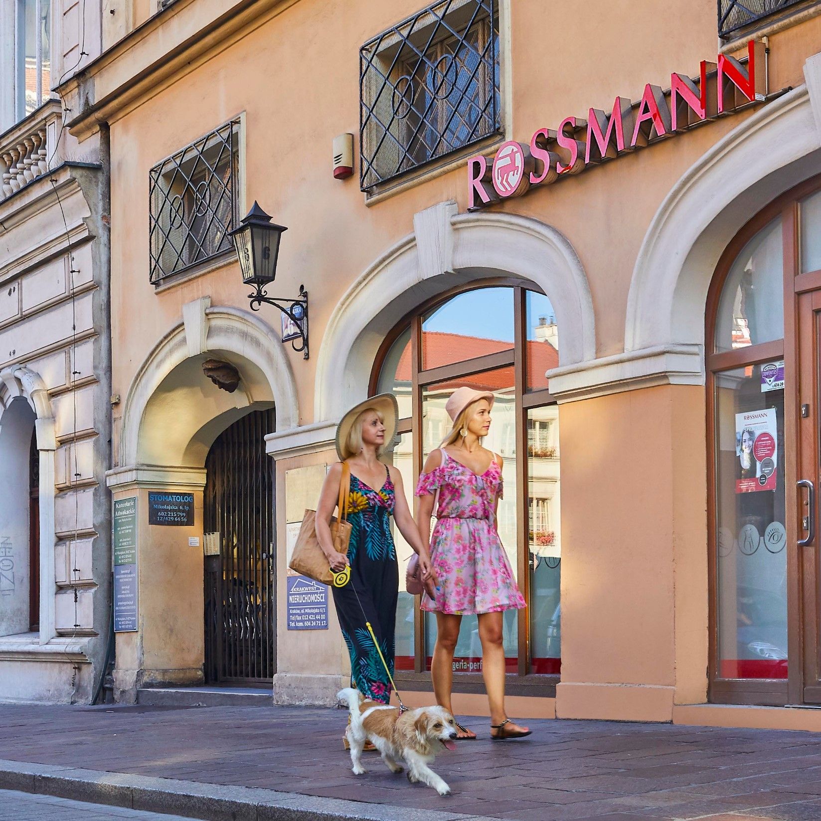 Two clients in front of Rossmann drugstore